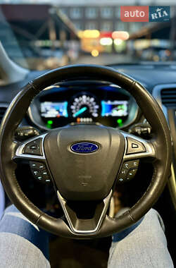 Седан Ford Fusion 2015 в 