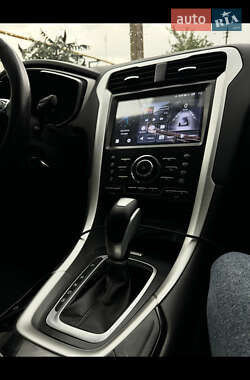 Седан Ford Fusion 2013 в 