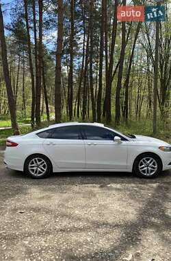 Седан Ford Fusion 2015 в 