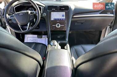 Седан Ford Fusion 2020 в 