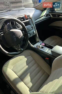 Седан Ford Fusion 2016 в 