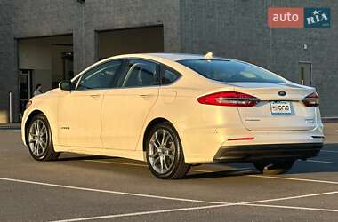 Седан Ford Fusion 2019 в 