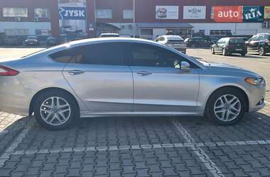 Седан Ford Fusion 2015 в 