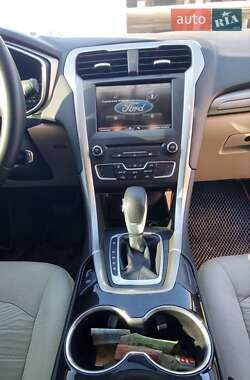 Седан Ford Fusion 2015 в 