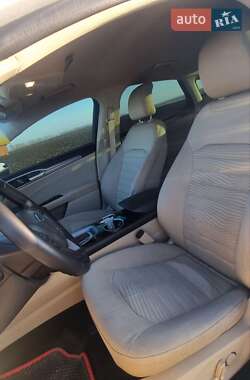 Седан Ford Fusion 2015 в 
