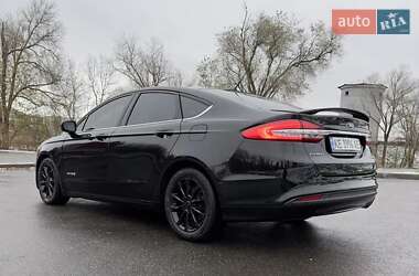 Седан Ford Fusion 2017 в 