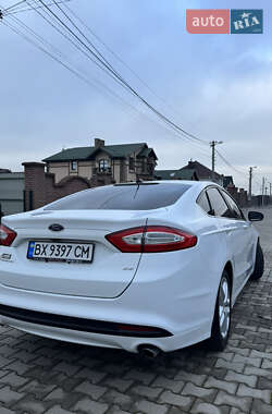Седан Ford Fusion 2014 в 