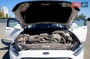 Седан Ford Fusion 2015 в 