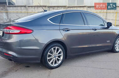 Седан Ford Fusion 2017 в 