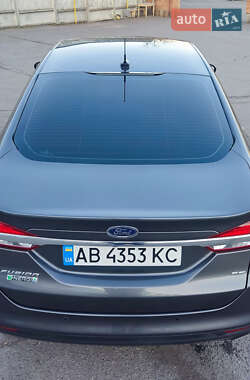 Седан Ford Fusion 2017 в 