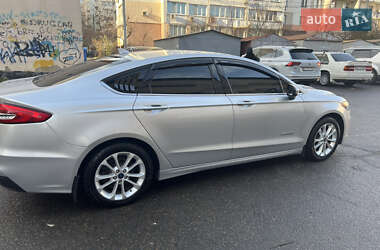 Седан Ford Fusion 2019 в 