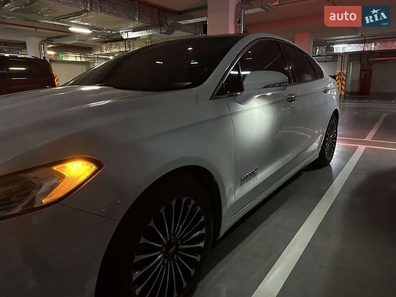 Седан Ford Fusion 2014 в Одесі