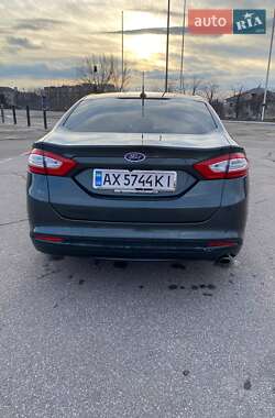Седан Ford Fusion 2015 в 