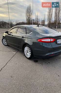 Седан Ford Fusion 2015 в 