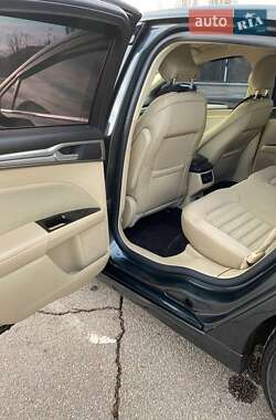 Седан Ford Fusion 2015 в 
