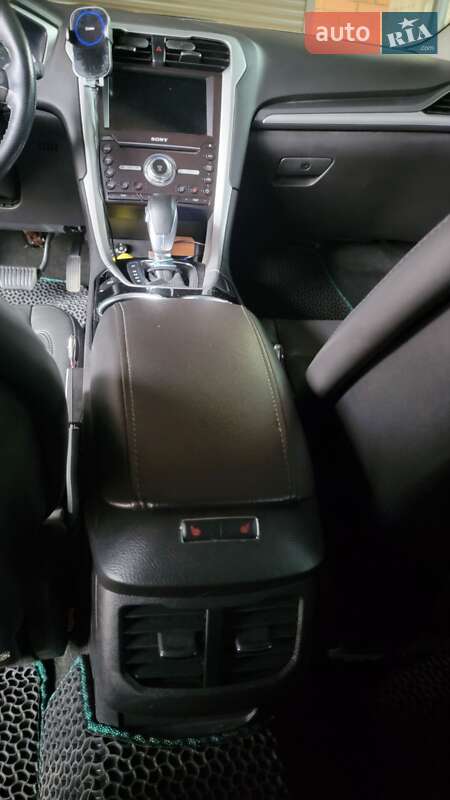 Седан Ford Fusion 2015 в 