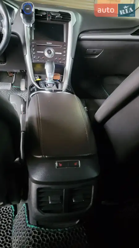 Седан Ford Fusion 2015 в 