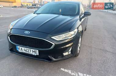 Седан Ford Fusion 2016 в 