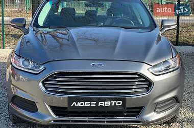 Седан Ford Fusion 2013 в Стрию