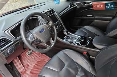 Седан Ford Fusion 2016 в 