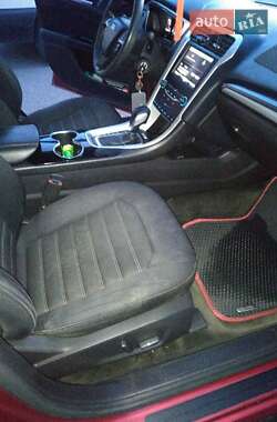 Седан Ford Fusion 2015 в 