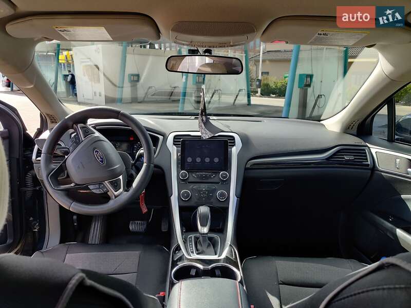 Седан Ford Fusion 2015 в 