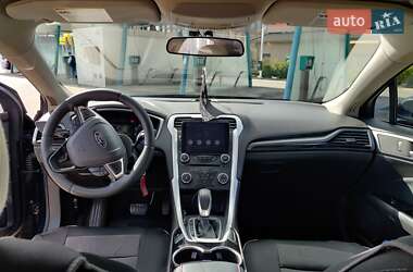 Седан Ford Fusion 2015 в 