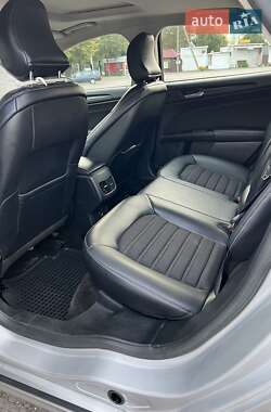 Седан Ford Fusion 2017 в 
