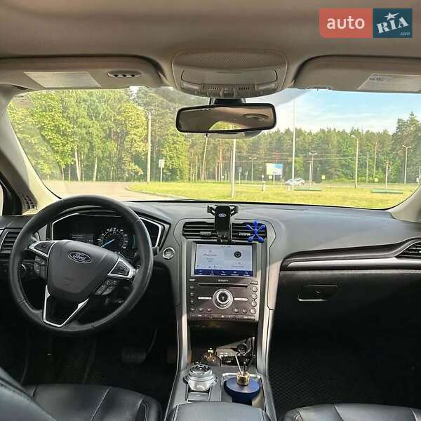 Седан Ford Fusion 2019 в 