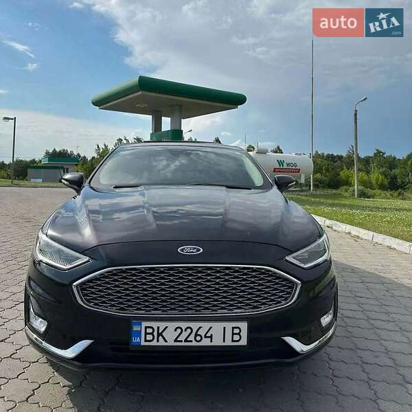Седан Ford Fusion 2019 в Виннице