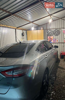Седан Ford Fusion 2015 в 