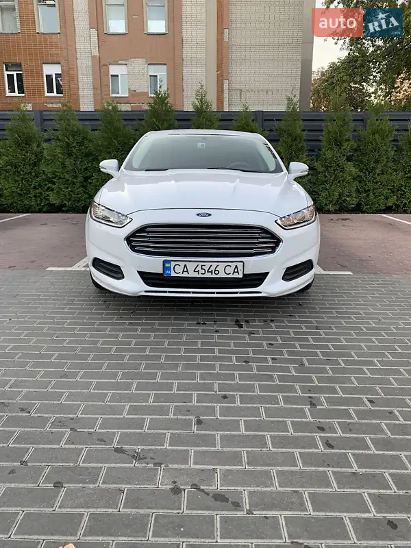 Седан Ford Fusion 2016 в 