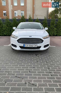 Седан Ford Fusion 2016 в 