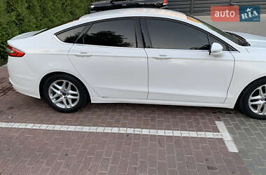 Седан Ford Fusion 2016 в 