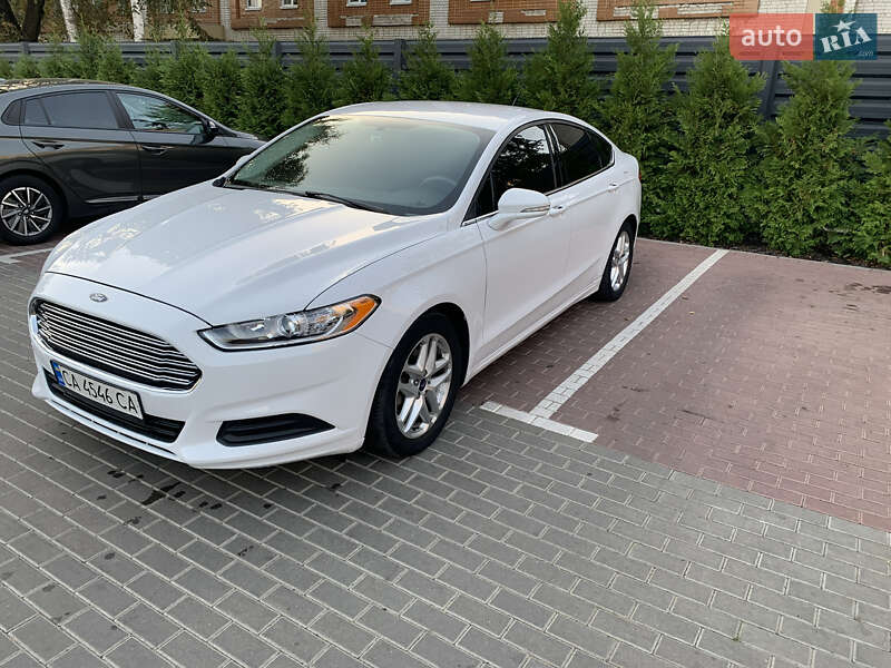 Седан Ford Fusion 2016 в 