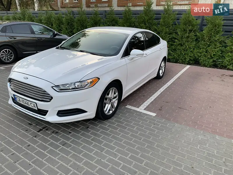 Седан Ford Fusion 2016 в 