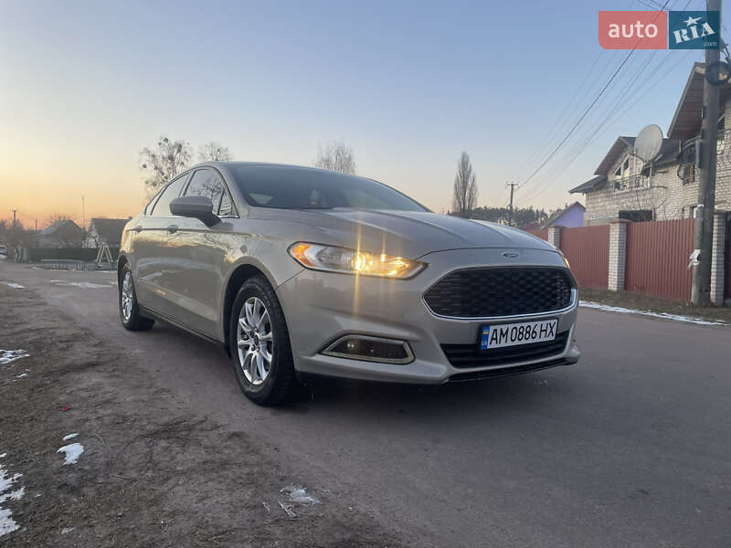Седан Ford Fusion 2015 в 