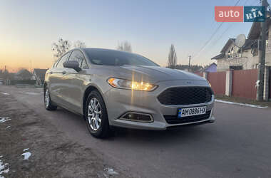 Седан Ford Fusion 2015 в 