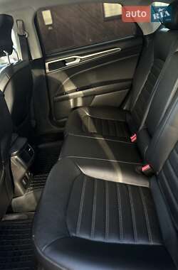 Седан Ford Fusion 2013 в 