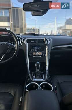 Седан Ford Fusion 2013 в 