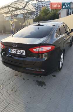 Седан Ford Fusion 2016 в 