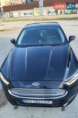 Седан Ford Fusion 2016 в 