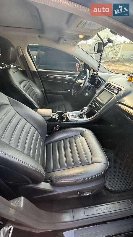 Седан Ford Fusion 2015 в Изюме