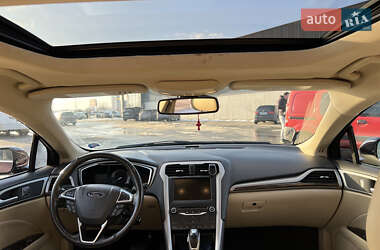 Седан Ford Fusion 2013 в 