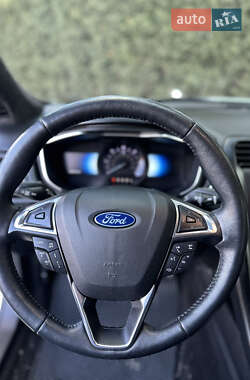 Седан Ford Fusion 2019 в 