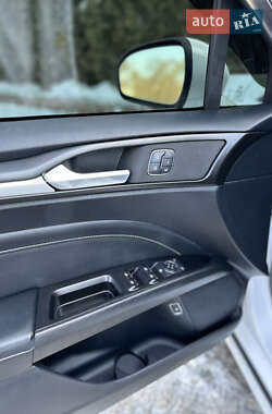 Седан Ford Fusion 2019 в 