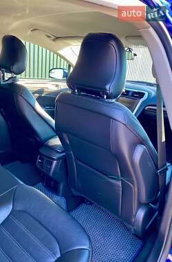 Седан Ford Fusion 2015 в 
