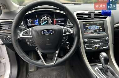 Седан Ford Fusion 2016 в 