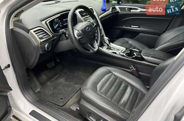 Седан Ford Fusion 2016 в 