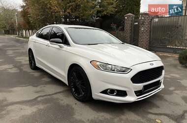 Седан Ford Fusion 2016 в 